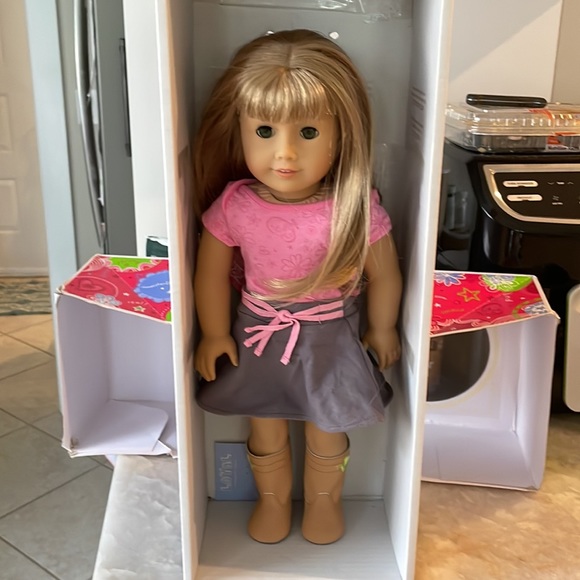 American girl doll - Picture 2 of 8